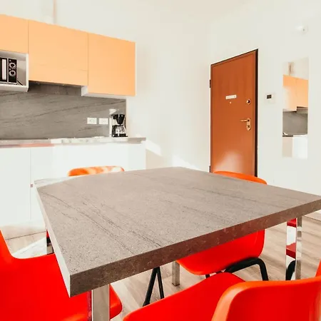 Appartamento Al 13 Rosso - Lakeside Leisure & Business *