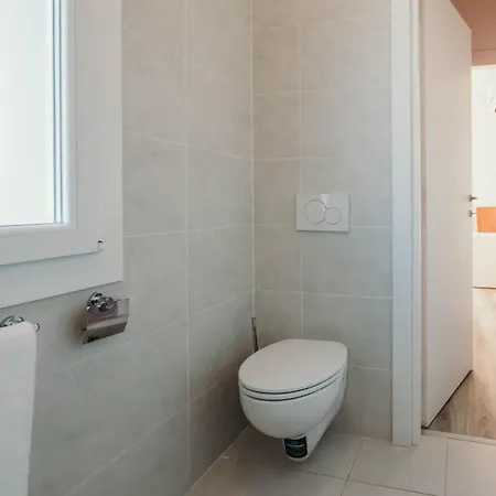 Appartamento Al 13 Rosso - Lakeside Leisure & Business