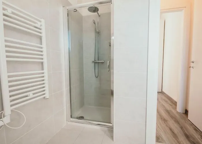 Al 13 Rosso - Lakeside Leisure & Business Apartman