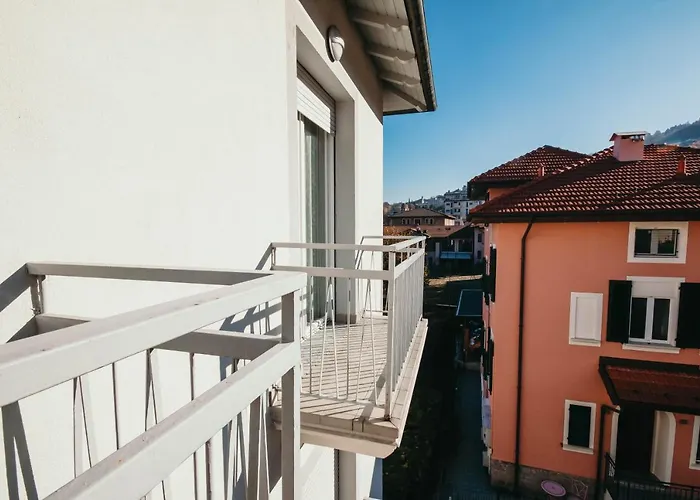 Al 13 Rosso - Lakeside Leisure & Business