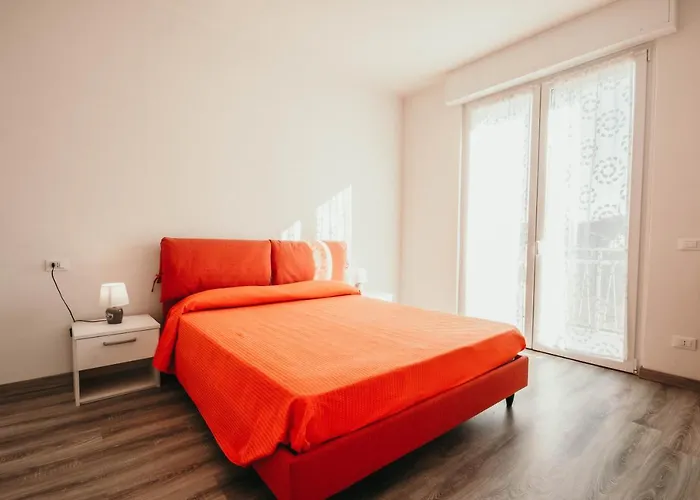 Al 13 Rosso - Lakeside Leisure & Business