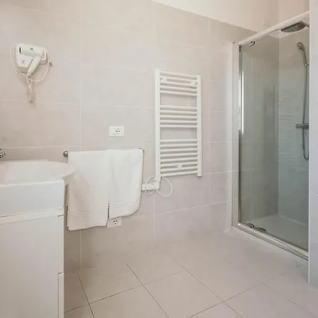 Al 13 Rosso - Lakeside Leisure & Business * 斯特雷萨