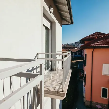 Al 13 Rosso - Lakeside Leisure & Business