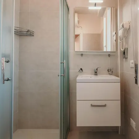 Al 13 Rosso - Lakeside Leisure & Business 斯特雷萨